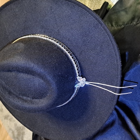 Wool STUNNER - Picture 4 of 7